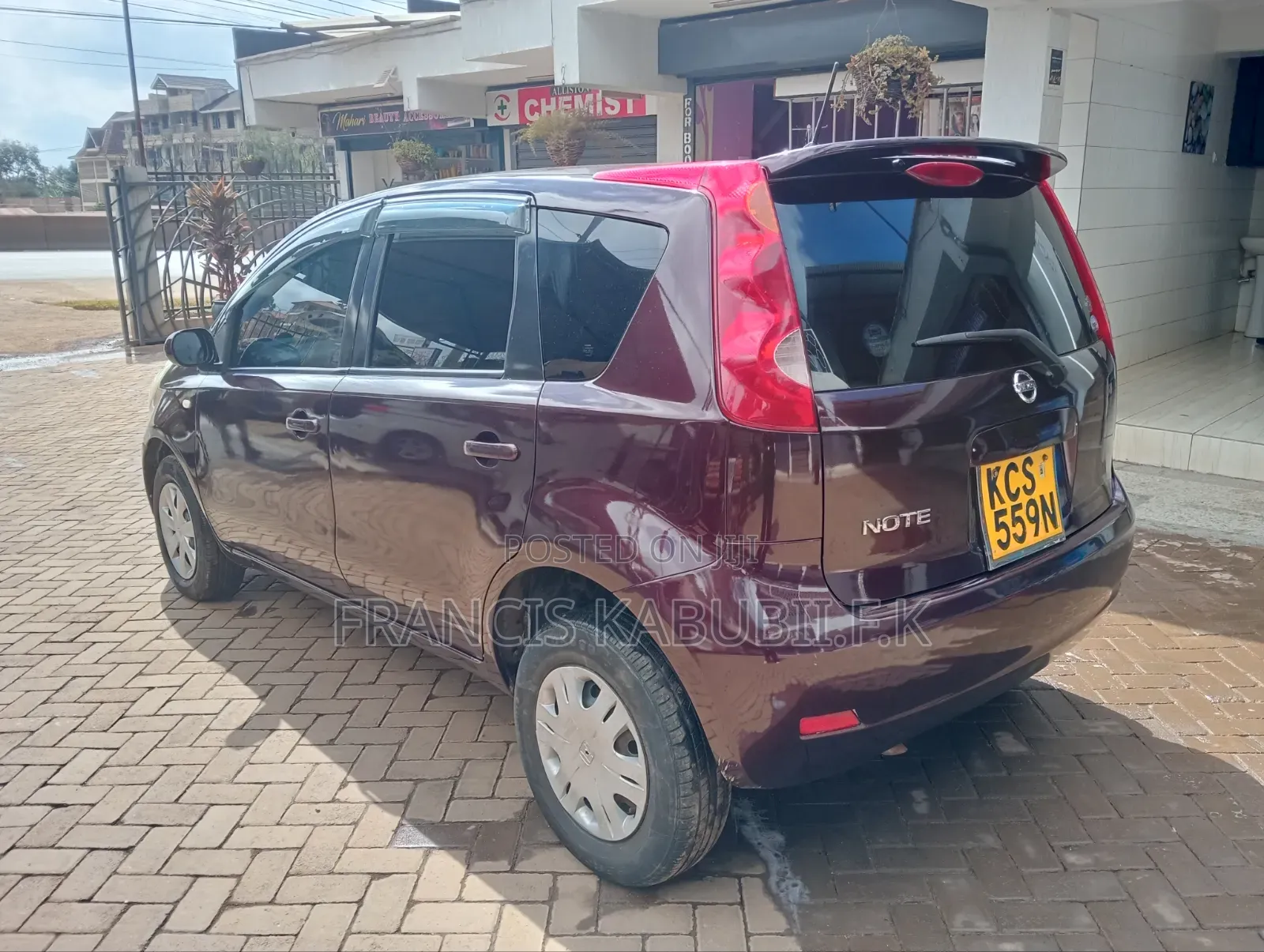 Nissan Note 2011 Red