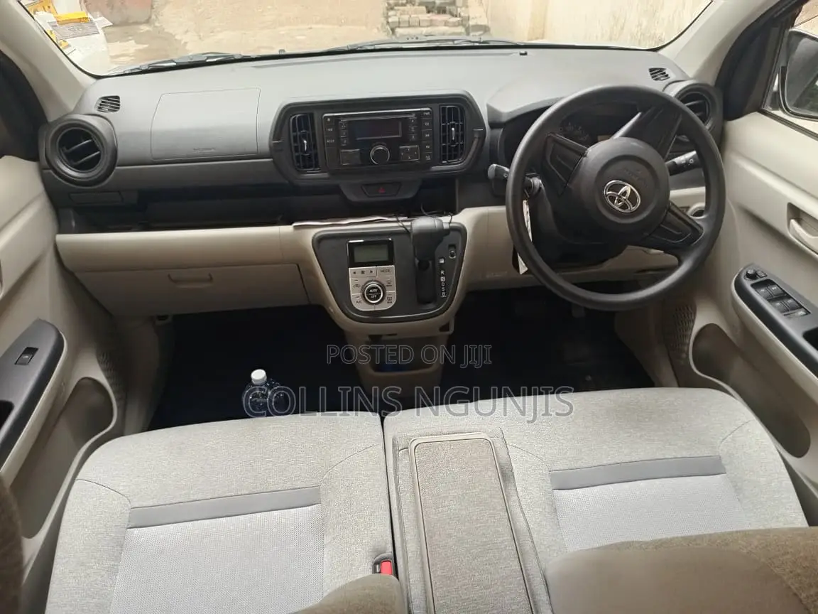Toyota Passo 2018 Silver