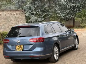 Volkswagen Passat 2018 Blue