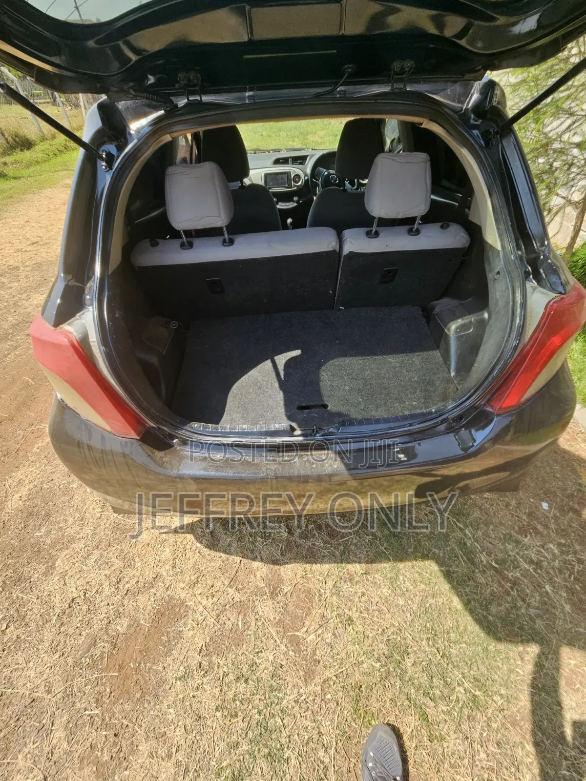 Toyota Vitz 2012 Black