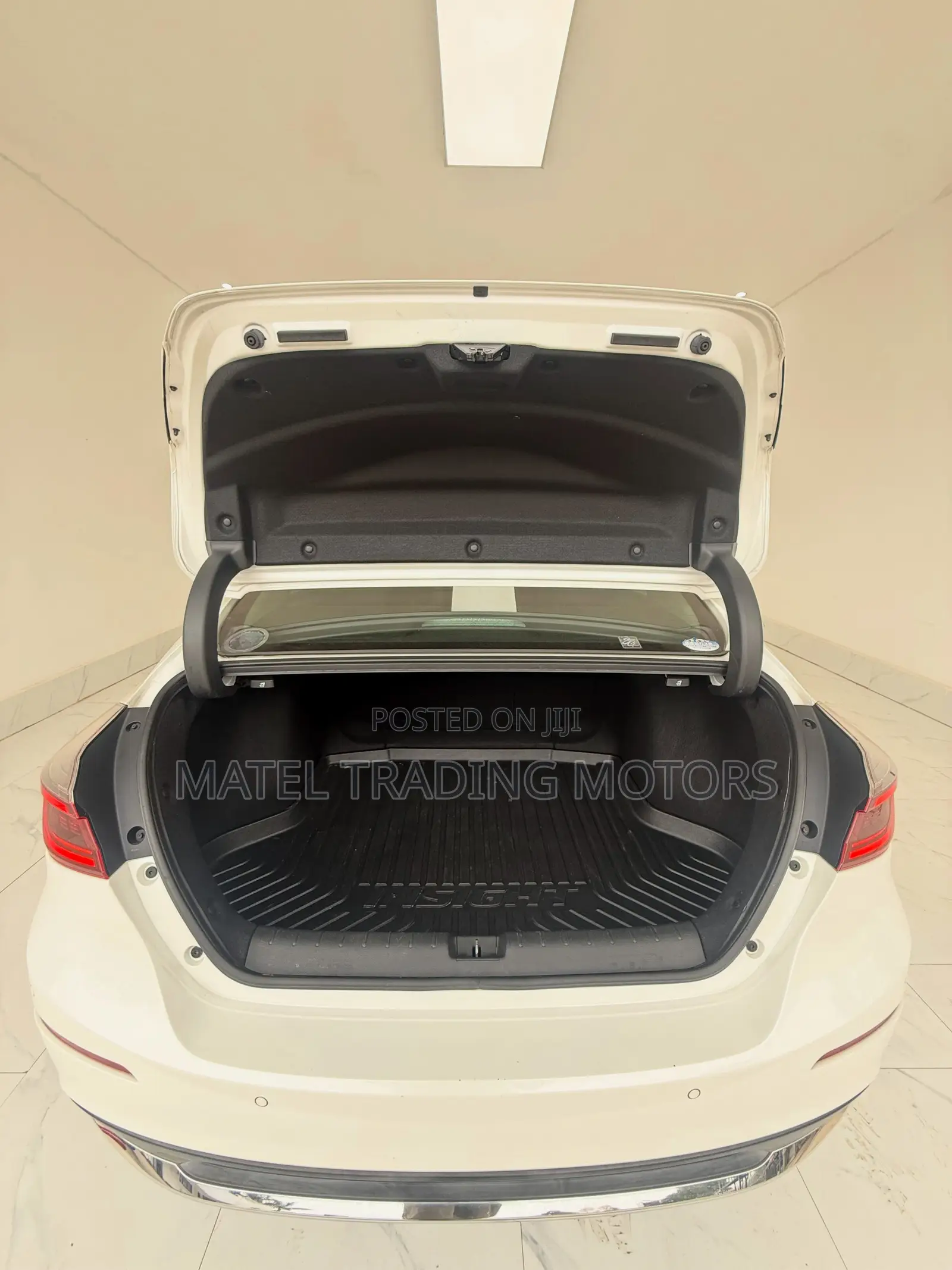 Honda Insight Touring 2019 White