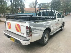 Toyota Hilux 2015 Pearl