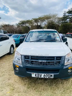 Isuzu D-MAX 2012 White