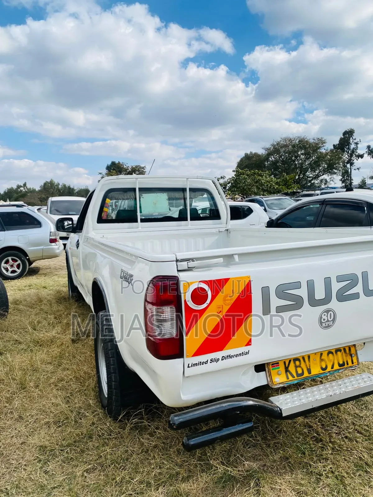 Isuzu D-MAX 2012 White