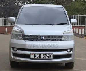 Toyota Voxy 2006 Silver