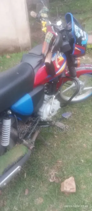 Bajaj Boxer 125 2025 Red