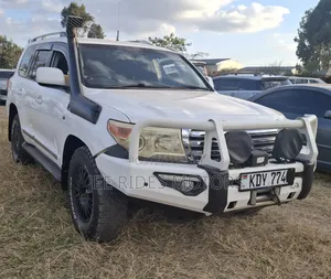 Toyota Land Cruiser 2011 White