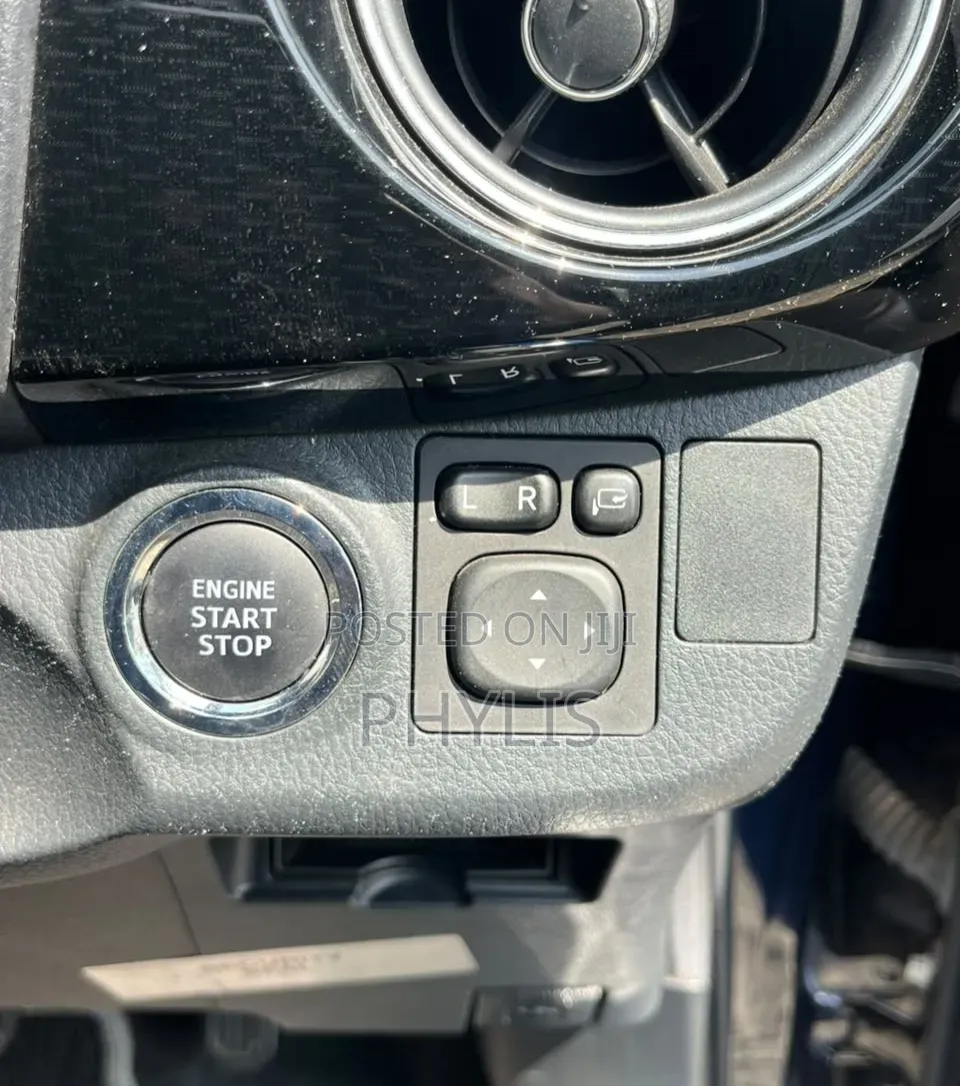 Toyota Vitz 2019 Blue