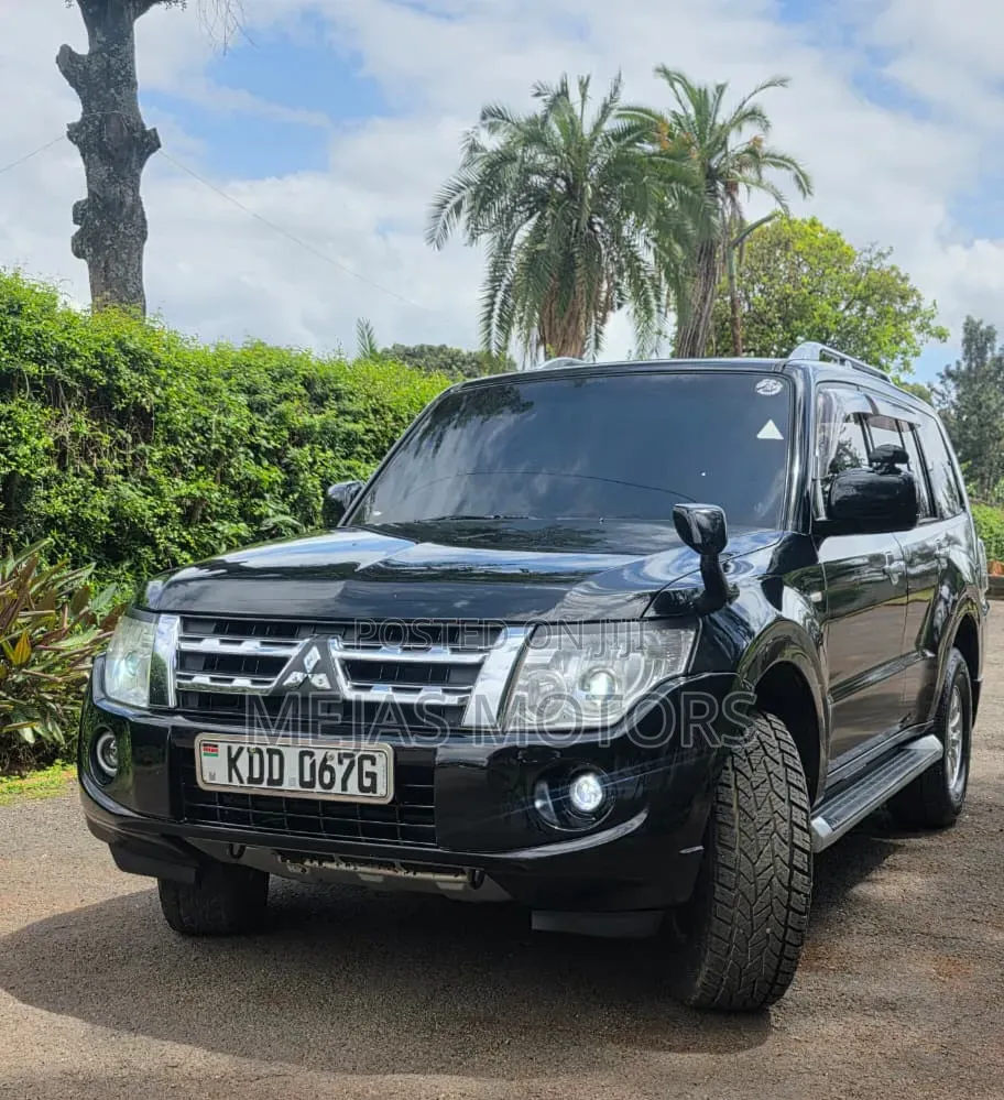 Mitsubishi Pajero 2014 Black