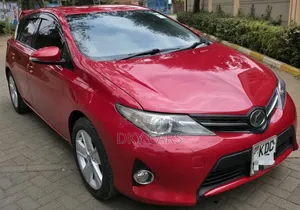 Toyota Auris 2014 Red