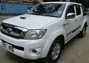 Toyota Hilux 2012 White