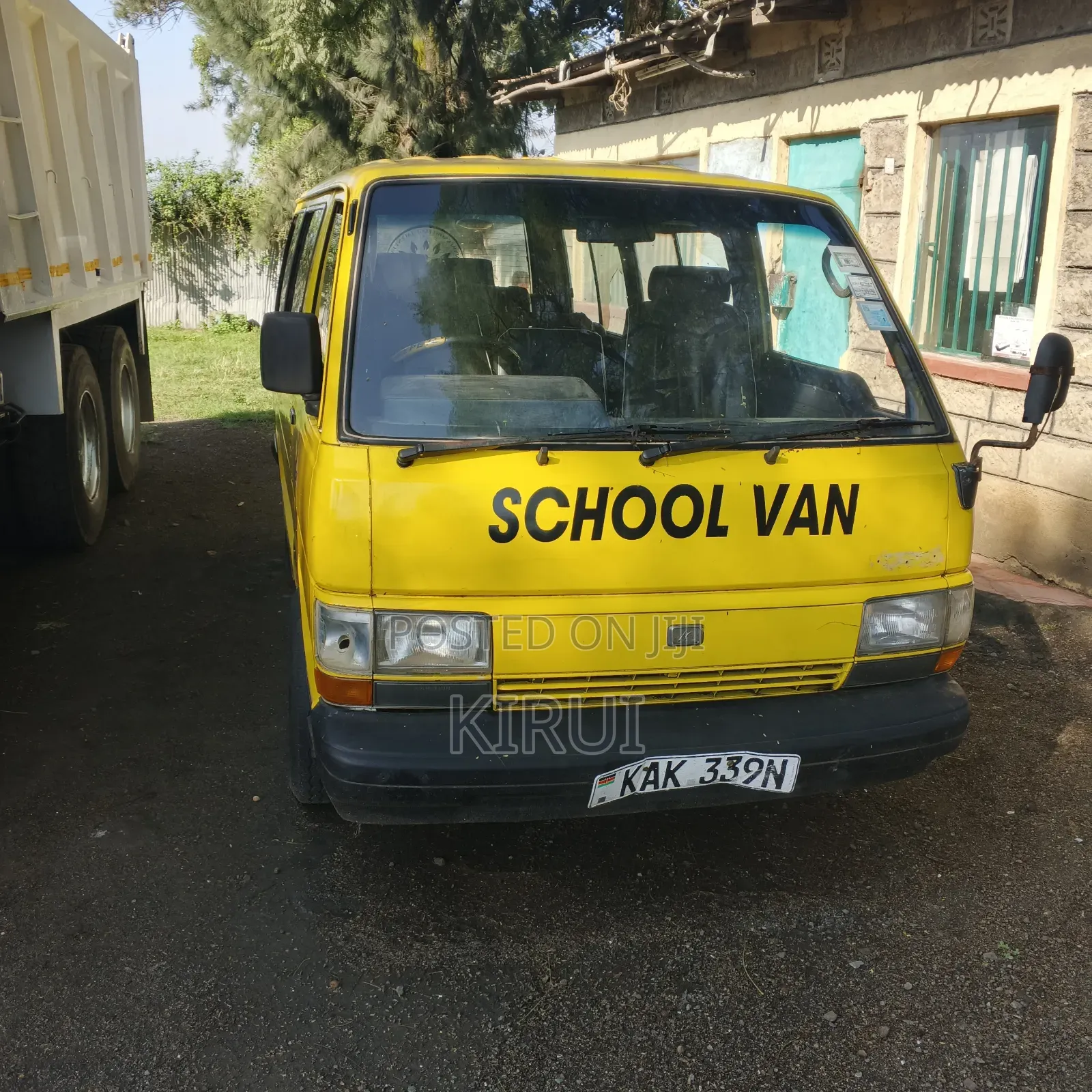 Toyota HiAce 2000 Yellow
