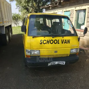 Toyota HiAce 2000 Yellow