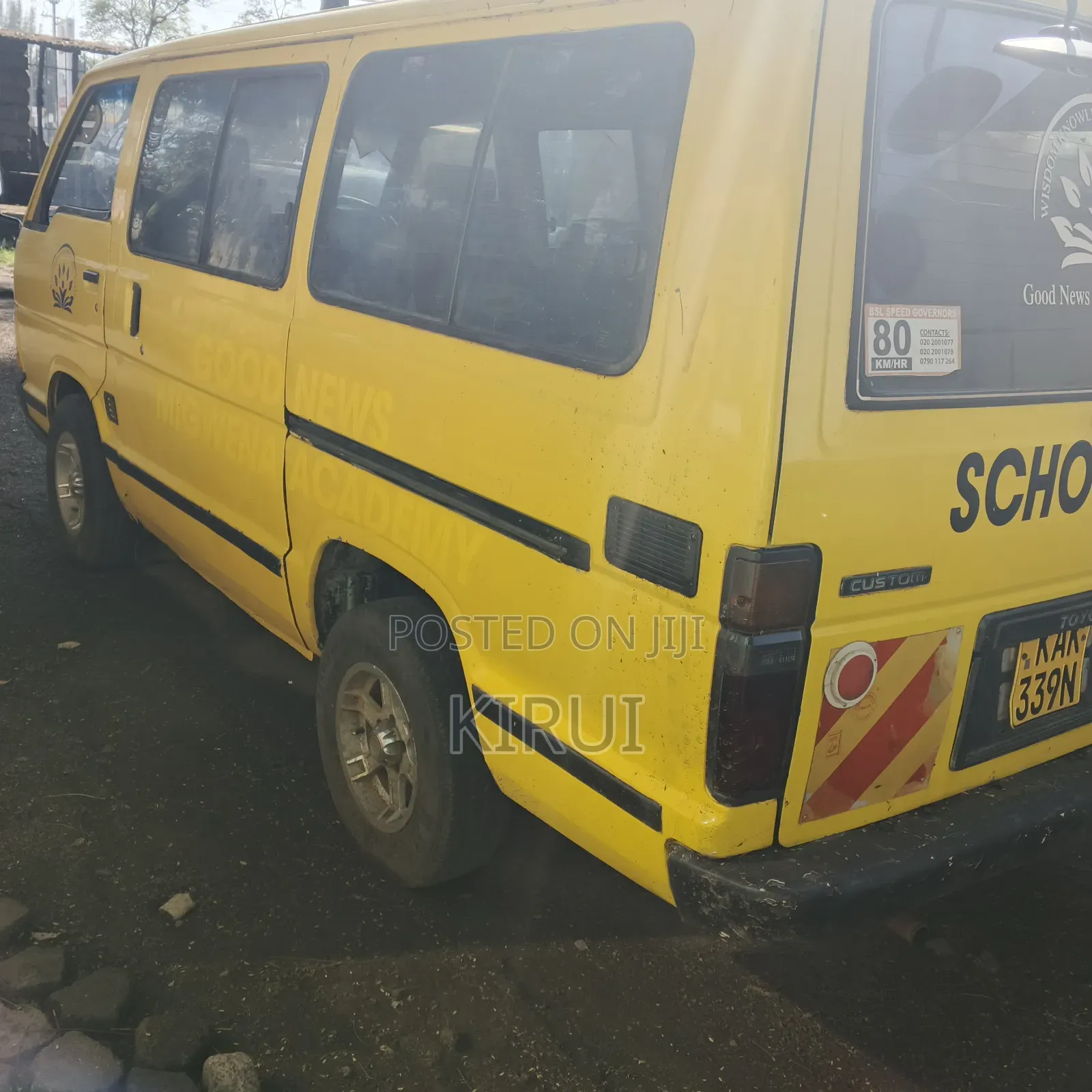 Toyota HiAce 2000 Yellow