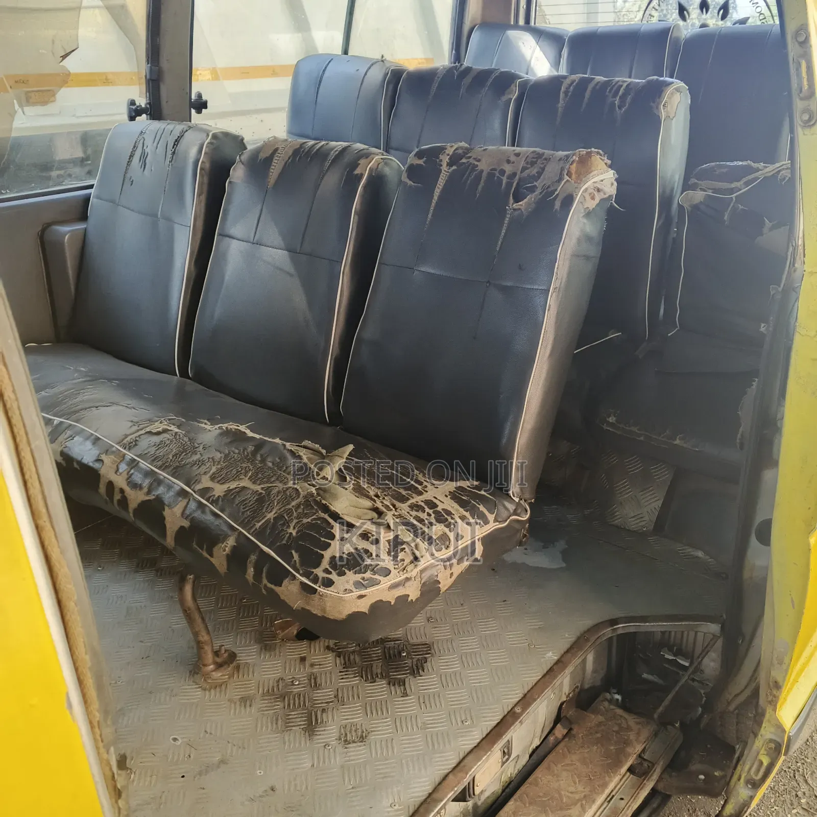 Toyota HiAce 2000 Yellow