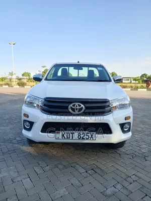 Toyota Hilux 2025 White