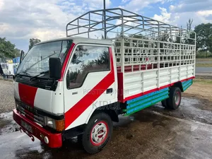 Mitsubishi Canter 4D33