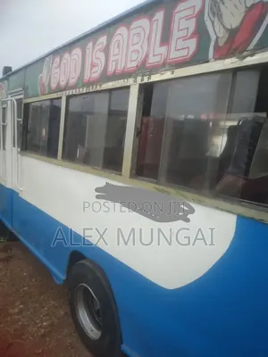 Isuzu Executive Bus 2007 Blue