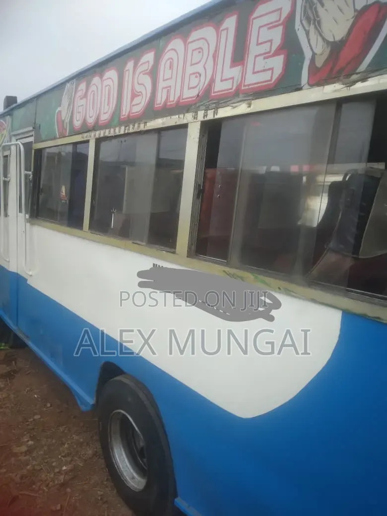 Isuzu Executive Bus 2007 Blue