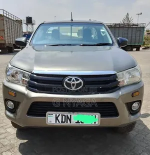 Toyota Hilux 2023 Gray