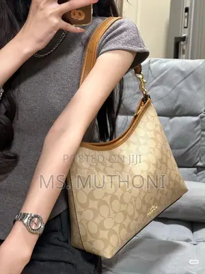 Coach Laurel Shoulder