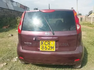 Nissan Note 2011 Red