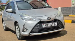 Toyota Vitz 2017 Silver