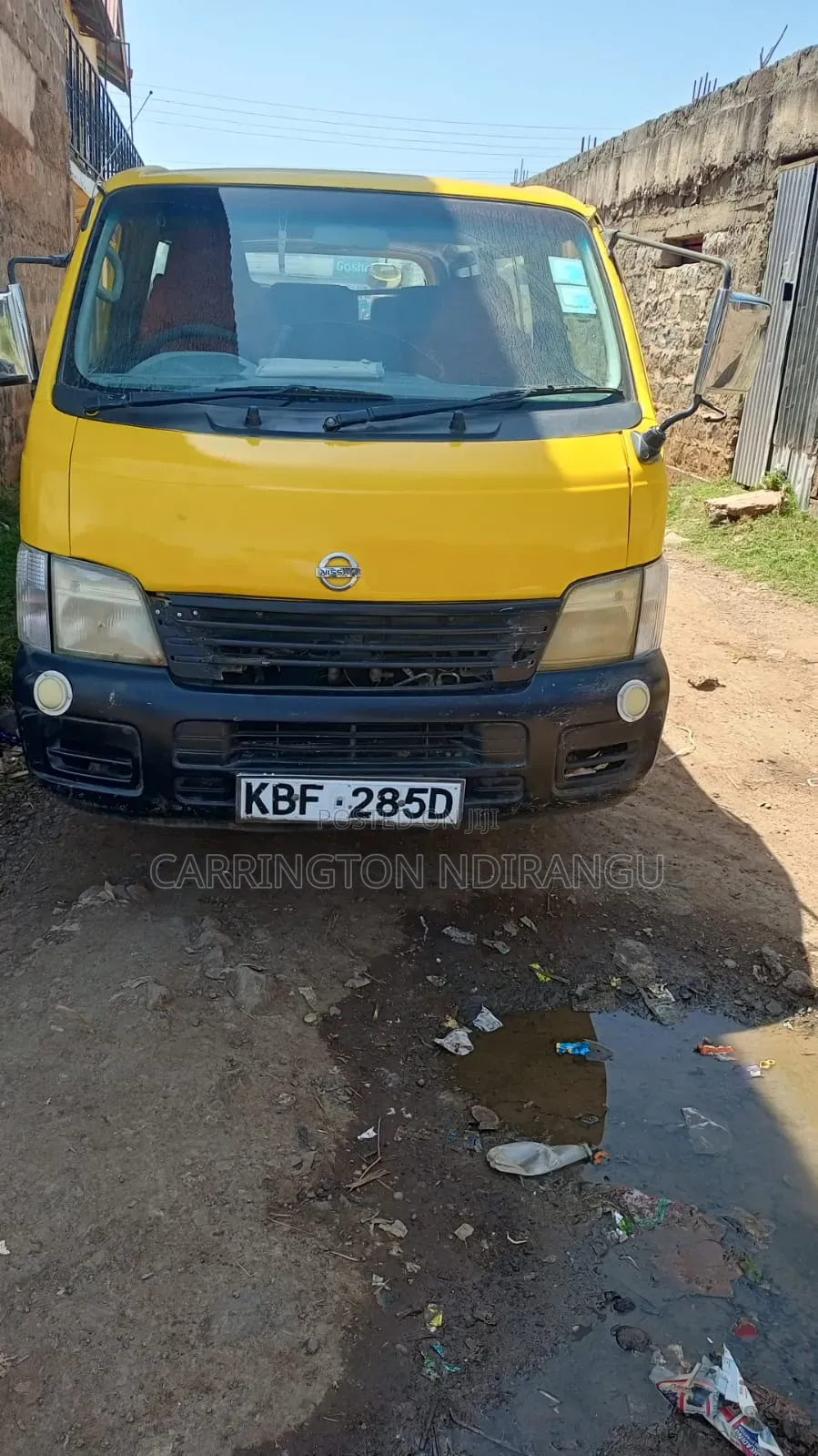 Nissan Caravan (Urvan) 2003 Yellow