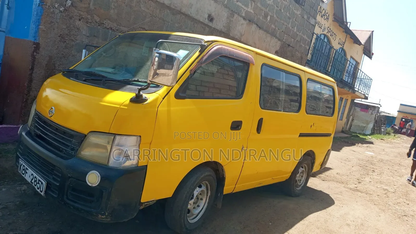 Nissan Caravan (Urvan) 2003 Yellow