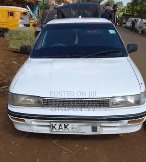 Toyota Corolla 1999 White
