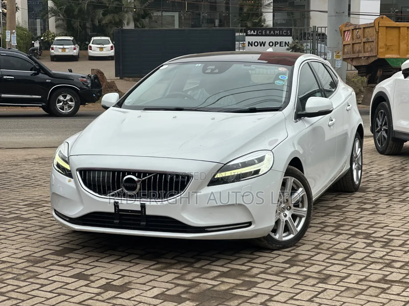 Volvo V40 2019 White