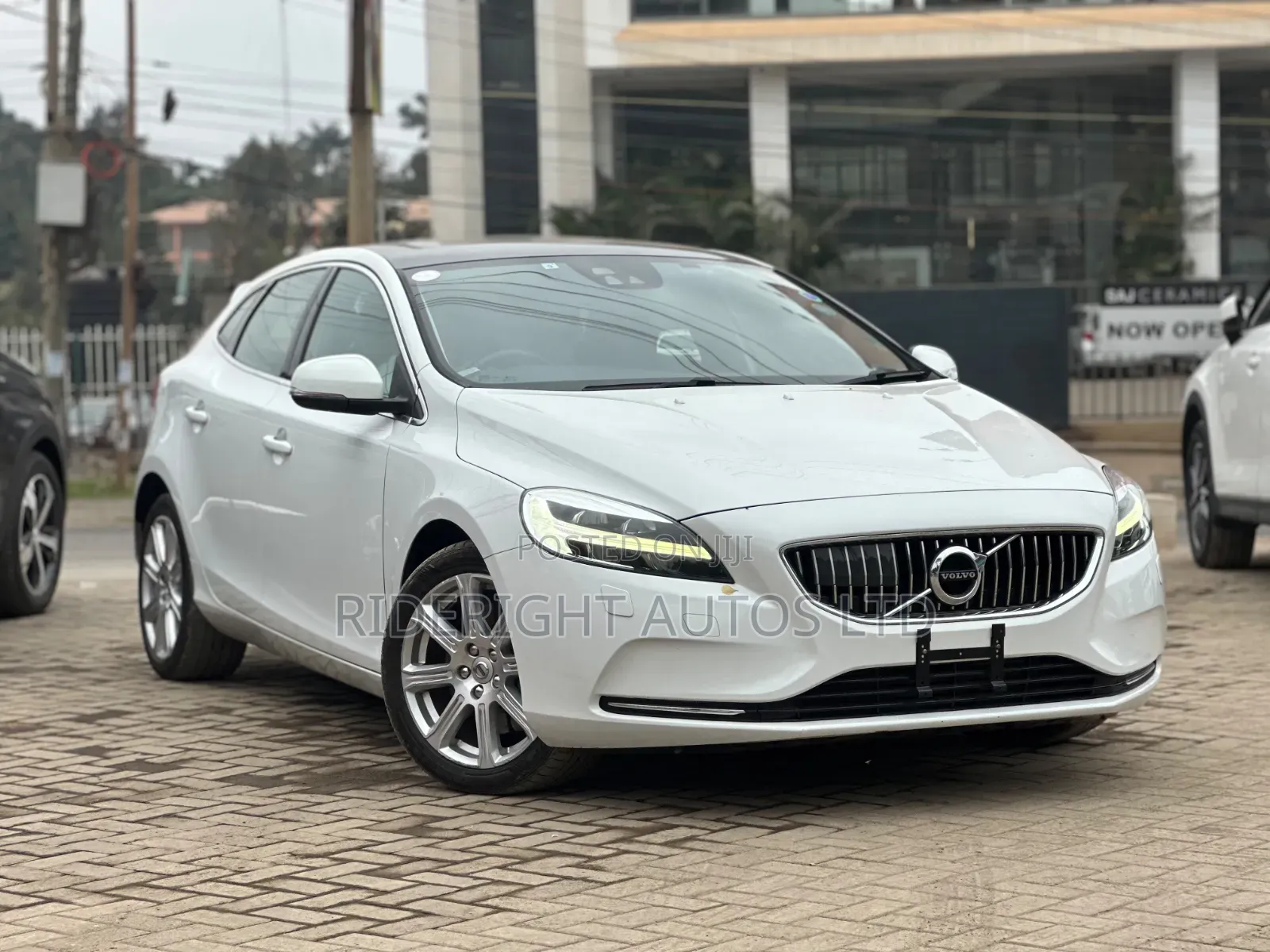 Volvo V40 2019 White