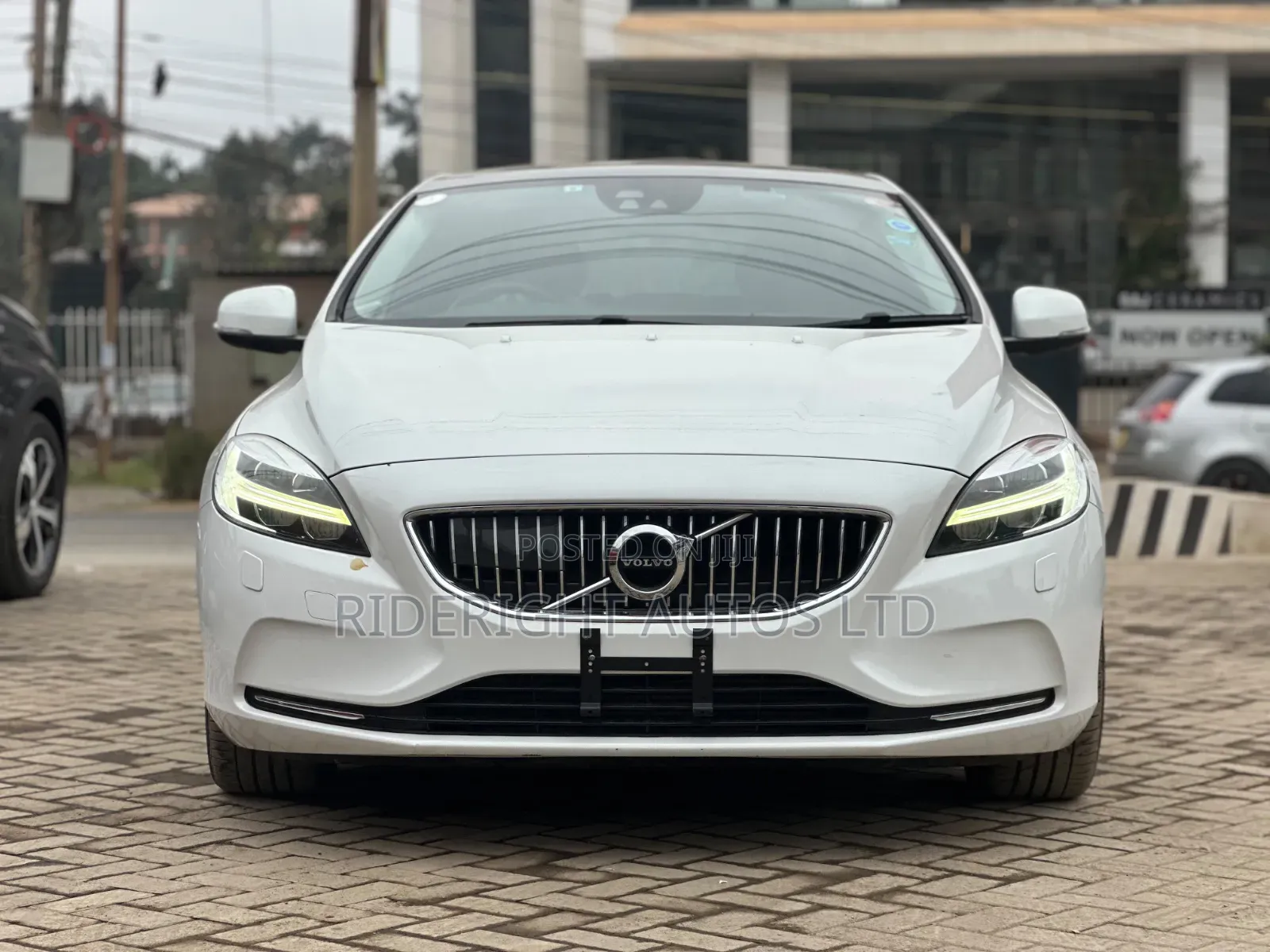 Volvo V40 2019 White