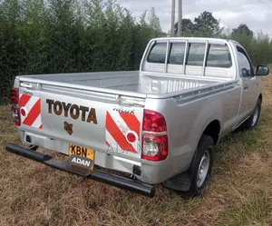 Toyota Hilux 2011 Silver