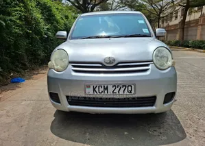 Toyota Sienta 2010 Silver