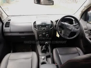 Isuzu D-MAX 2021 White