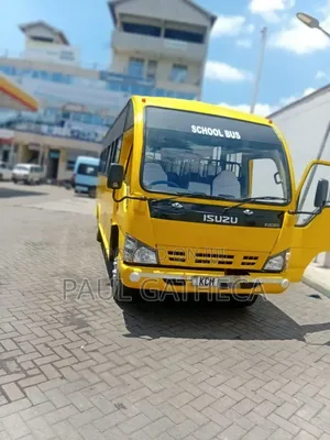 Isuzu NQR 2017 Yellow