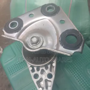 MAZDA DEMIO/VERISA Engine Mountain