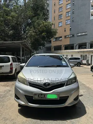 Toyota Vitz 2012 Silver