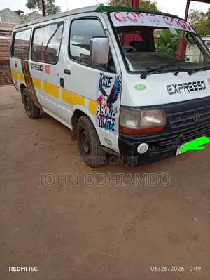 Toyota Grand HiAce 2000 White