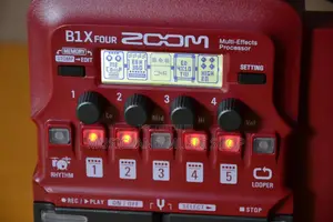 Zoom B1X FOUR Bass Guitar Effect