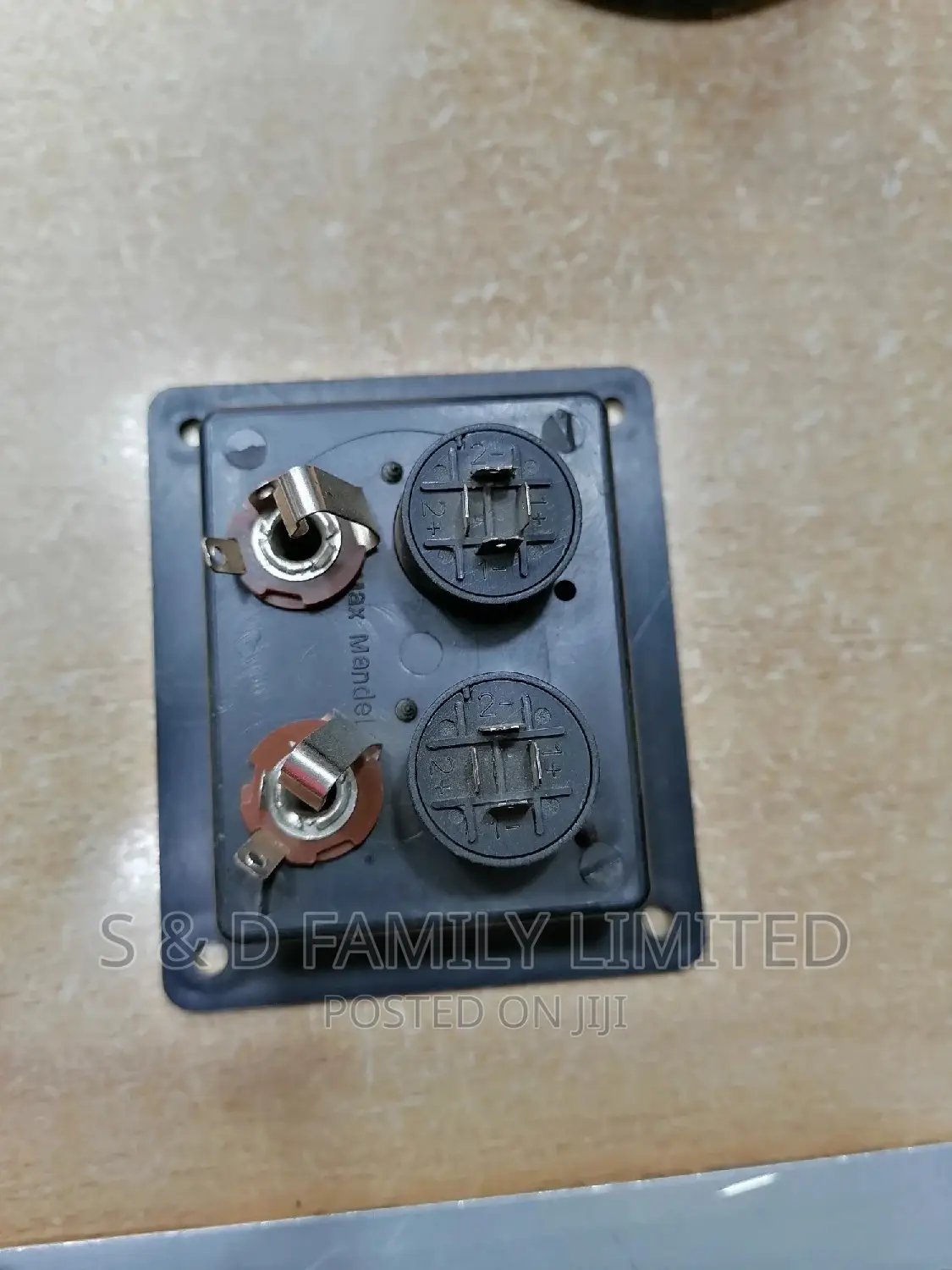 Speaker Output Connector