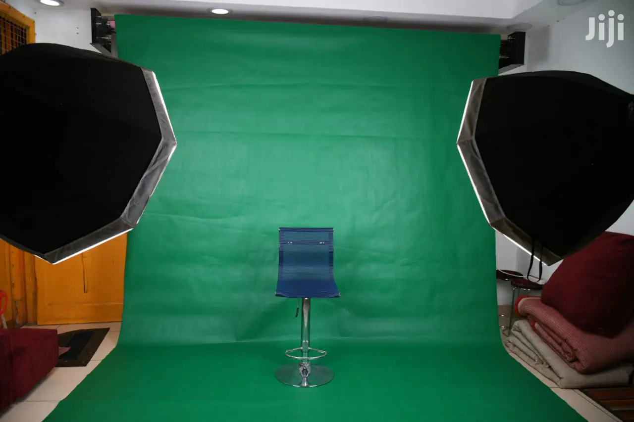 Automatic Studio Background