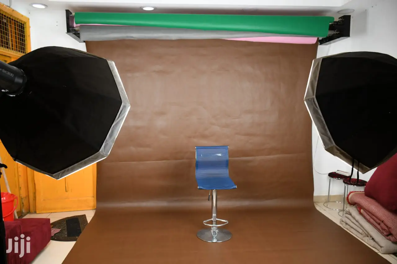 Automatic Studio Background