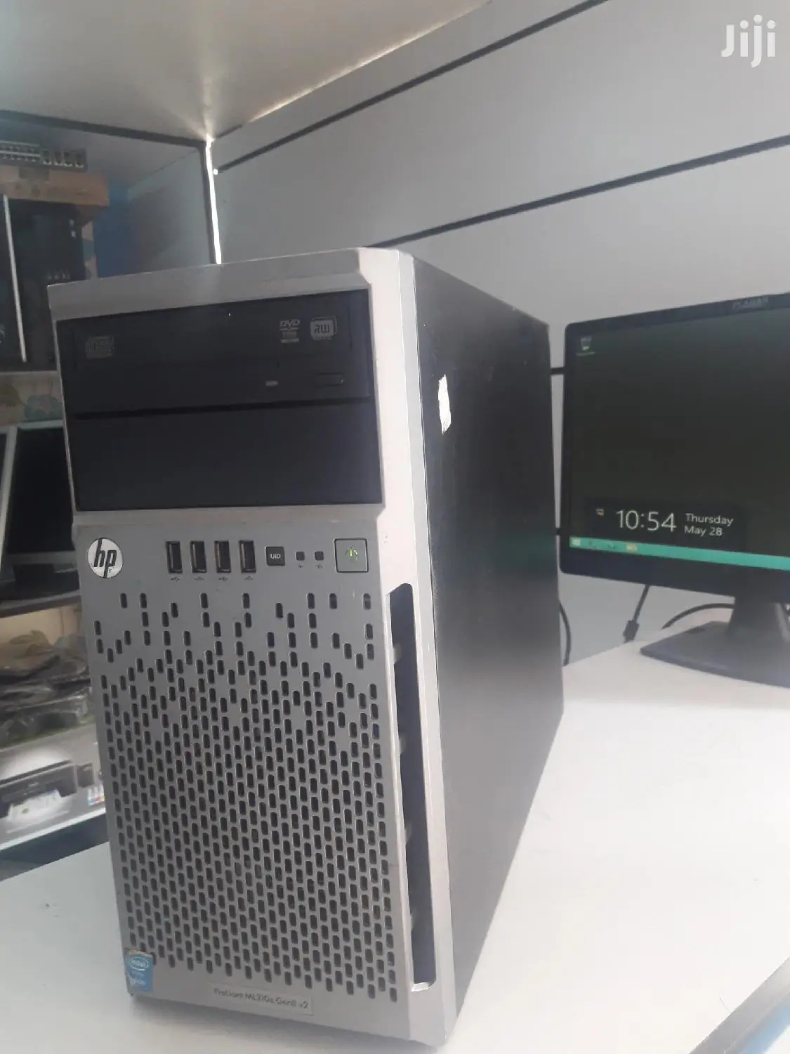 Server HP ProLiant ML 4GB Intel Xeon HDD 1T