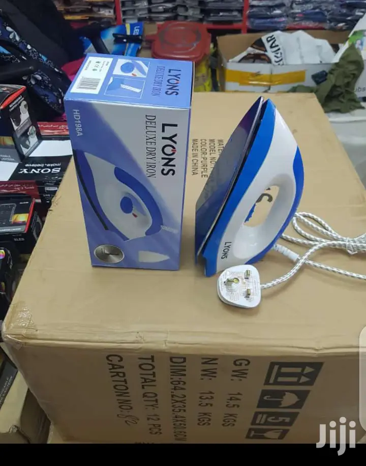 Lyons Deluxe Dry Iron Box