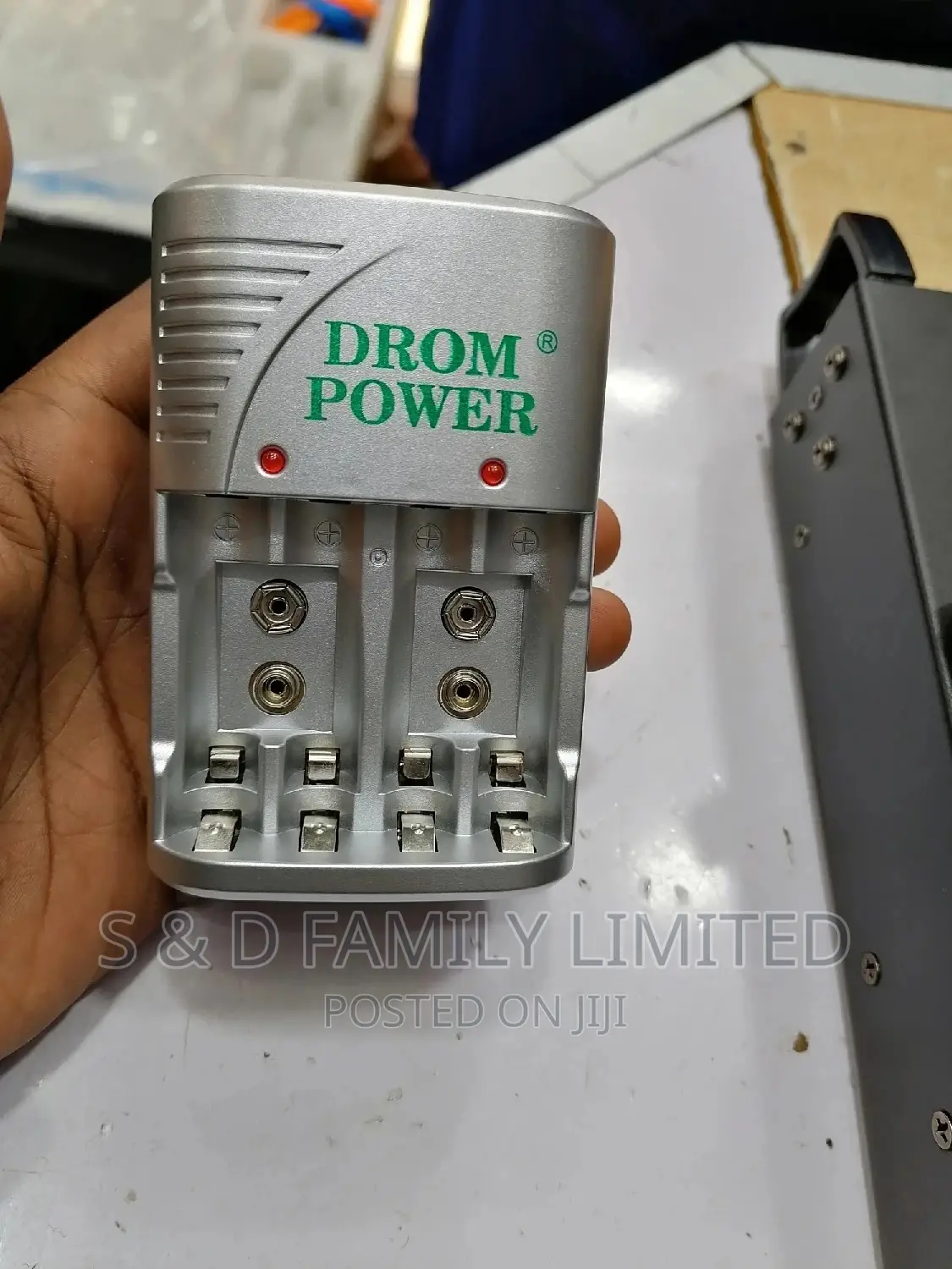 Drom Power 9v, AAA, AA Battery Charger