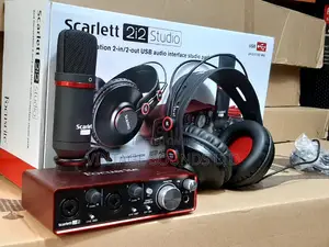 Focusrite 2i2 Recording Bundle Set