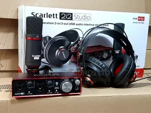 Studio Focusrite 2i2 Recording Bundle Set